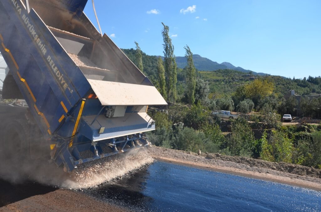 Beldibi ve Fakırcalı yolu asfaltlandı - Mega TV WhatsApp Image 2024 10 22 at 17.44.47 2 - Mega TV