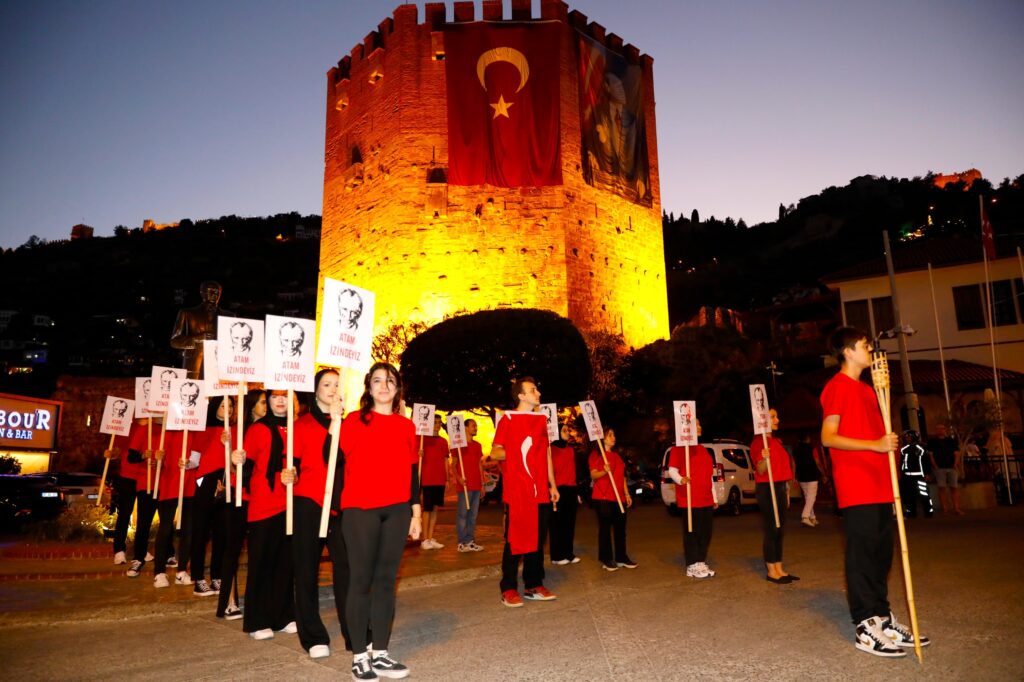 Alanya'da Cumhuriyet Bayramı Coşkusu - Mega TV WhatsApp Image 2024 10 29 at 23.07.07 - Mega TV
