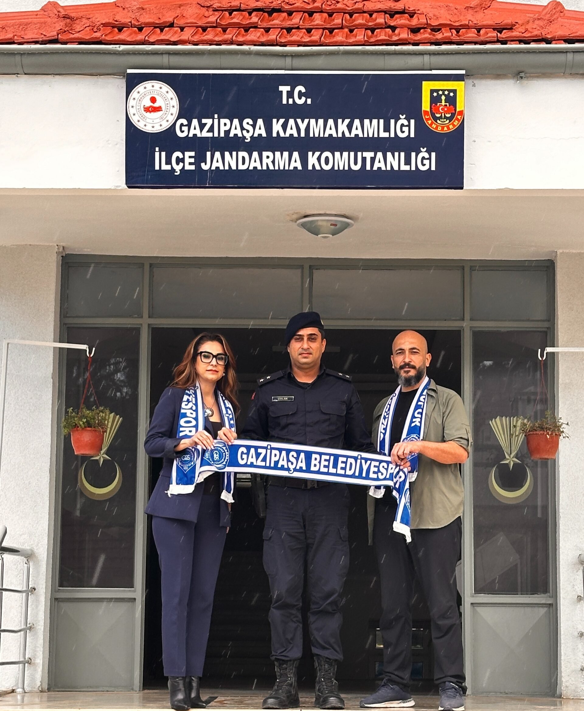 Gazipaşa Belediyespor Kulübü Yönetiminden, Jandarma Komutanı Çolak’a Özel Ziyaret