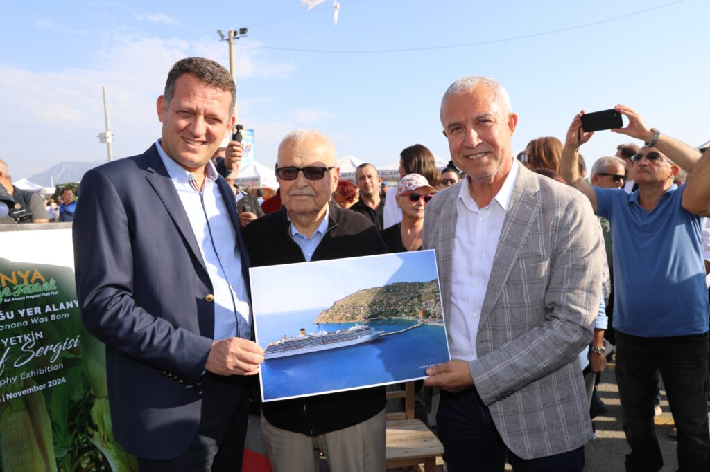 Alanya Tropikal Meyve Festivali Başladı - Mega TV WhatsApp Image 2024 11 01 at 19.14.32 - Mega TV