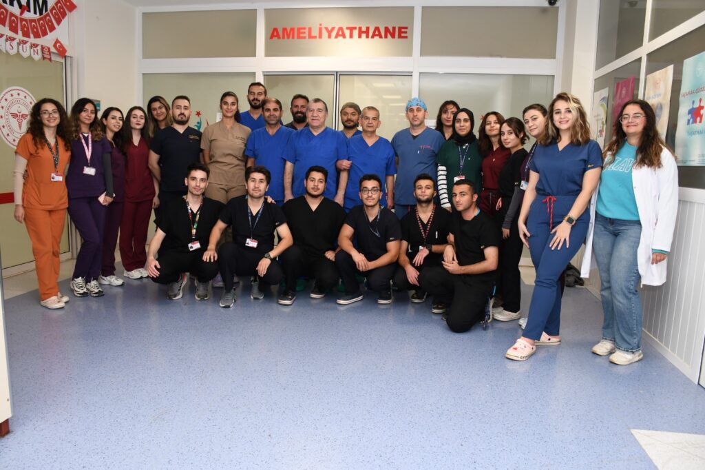Dünyaca Ünlü Ortopedi Hekiminden Alanya'da 5 Başarılı Operasyon - Mega TV WhatsApp Image 2024 11 08 at 09.36.27 1 - Mega TV