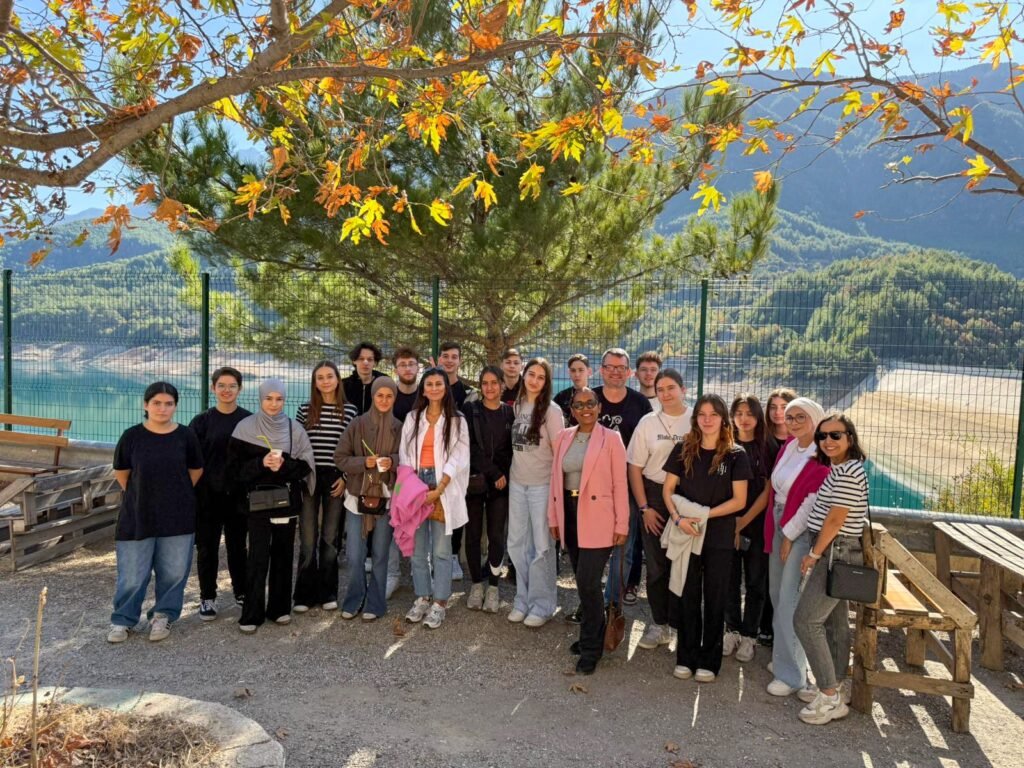 Alanya'ya Gelen Alman Öğrenciler Sürdürülebilir Enerji Üzerine Çalışmalarını Tamamladı - Mega TV WhatsApp Image 2024 11 08 at 17.24.06 - Mega TV