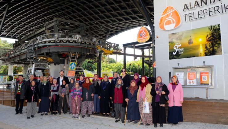 Yaşlılar Tarihi Mekanları Gezdi