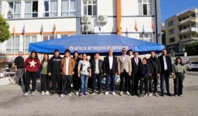 Başkan Özçelik Öğrencilerle Buluştu, Esnafı Ziyaret Etti