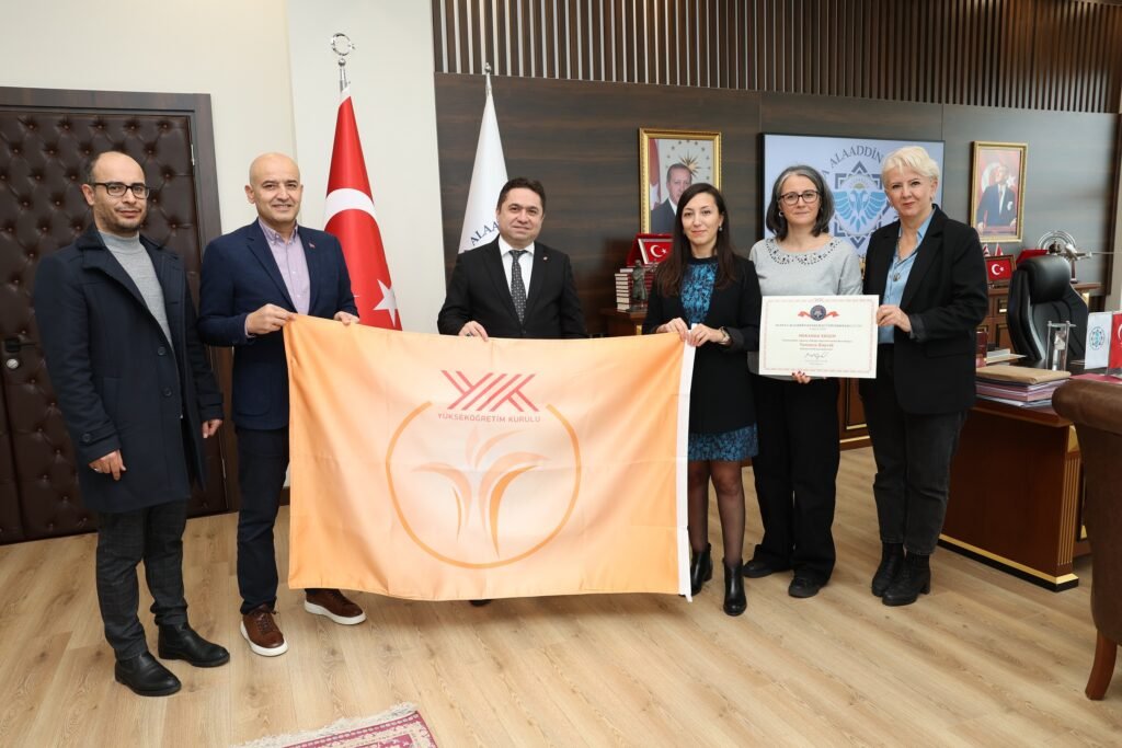 ALKUDE TURUNCU BAYRAK GURURU 1 1 - Mega TV