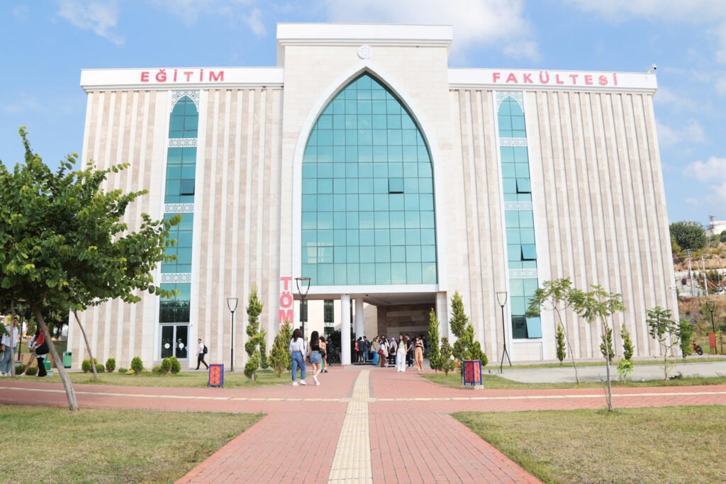 ALKUDE TURUNCU BAYRAK GURURU 2 1 - Mega TV