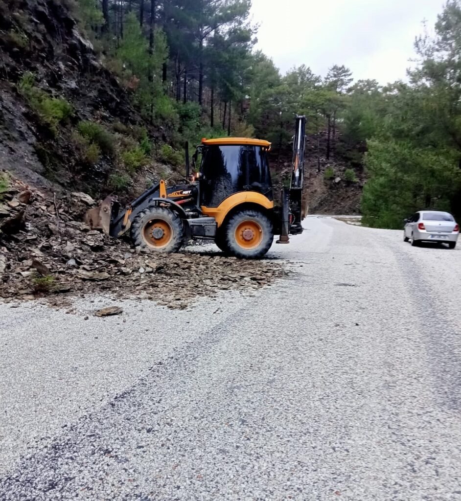 Akseki Çimi Yaylası'nda Mahsur Kalan Vatandaşlar Kurtarıldı - Mega TV IMG 20241230 WA0007 - Mega TV