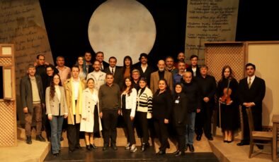 Alanya Belediye Tiyatrosu’ndan Yeni Oyun: Bir Acayip Resmi Geçit