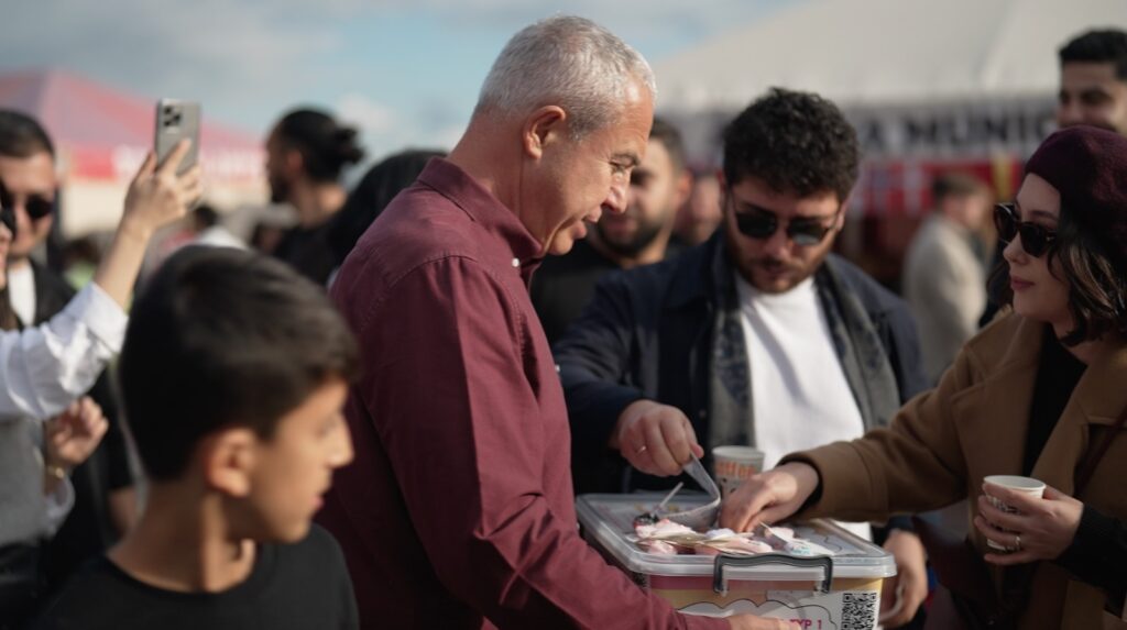 Başkan Özçelik SMA Hastası Bebek İçin Bağış Toplantı - Mega TV WhatsApp Image 2024 12 09 at 10.56.06 - Mega TV