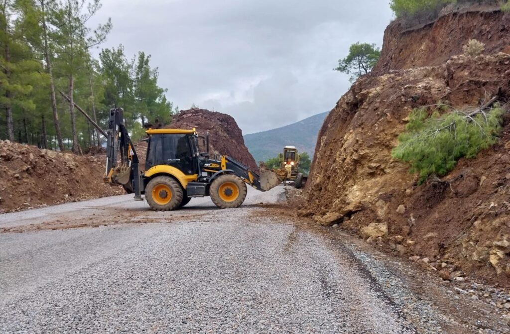 Alanya’da Yol Bakımları Sürüyor - Mega TV WhatsApp Image 2024 12 16 at 14.27.52 - Mega TV