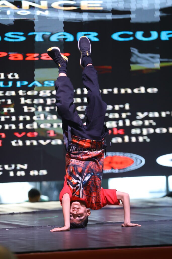 Yılbaşı Festivali Renkli Görüntülerle Sona Erdi - Mega TV jkmh 1 - Mega TV
