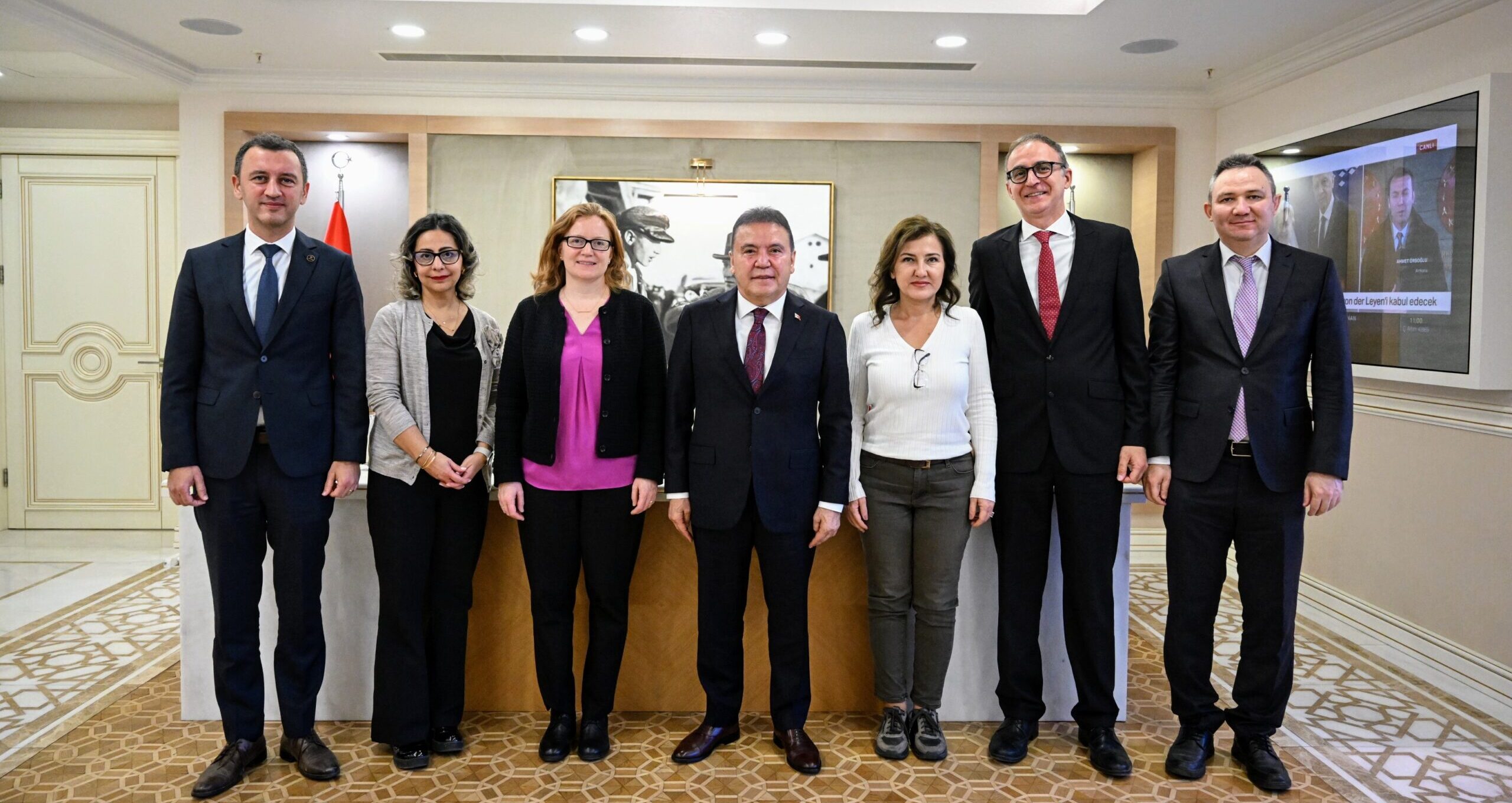 Başkan Böcek, Dünya Bankası Heyetiyle Görüştü