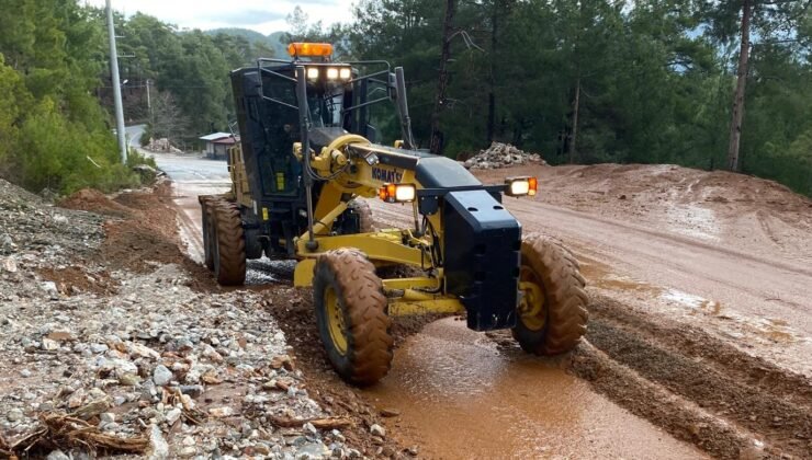 Büyükşehir Kapanan Yollara Hızla Müdahale Ediyor