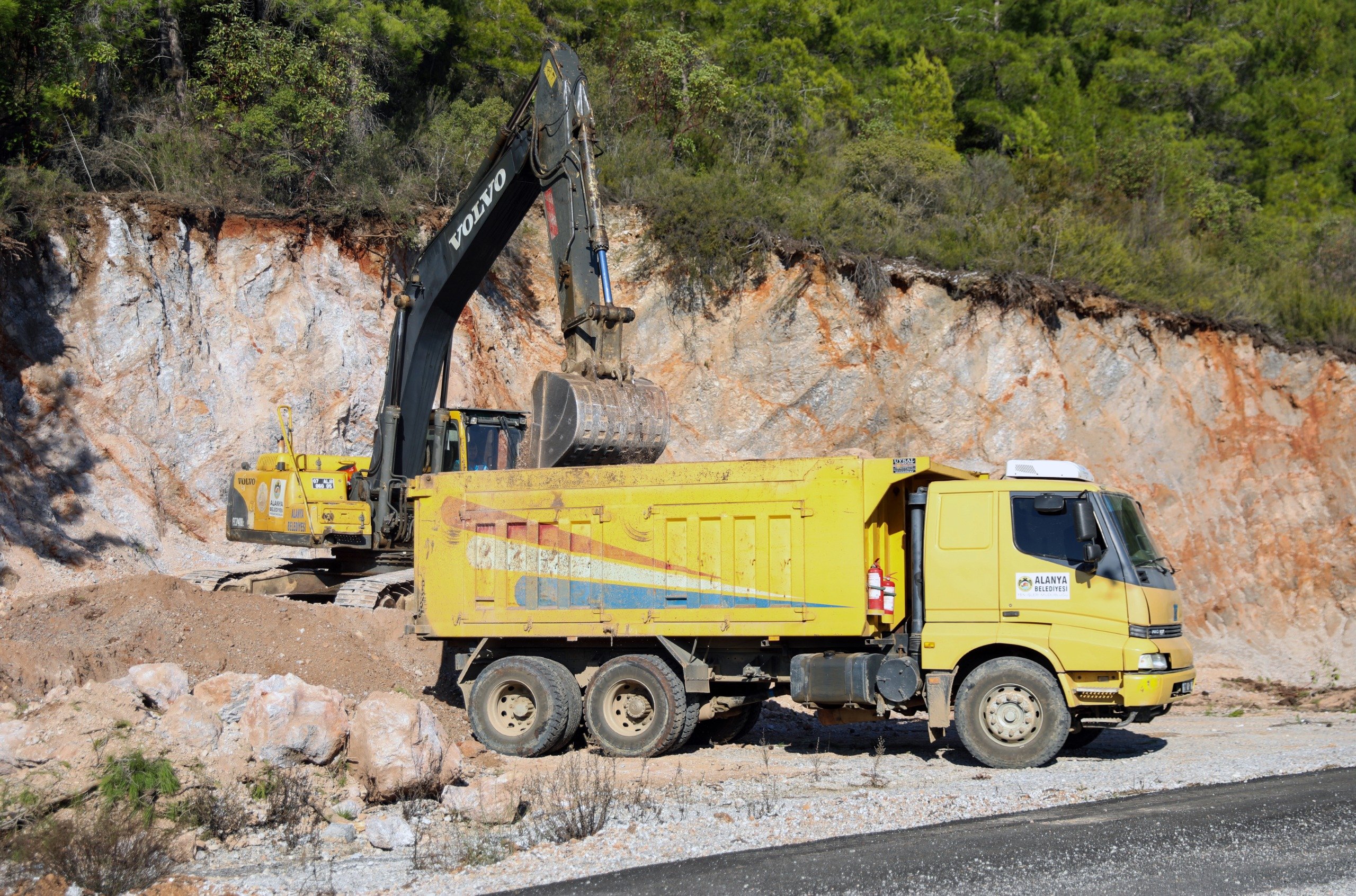 Alanya Belediyesi’nden Kırsal Mahallelerde Yol Çalışması