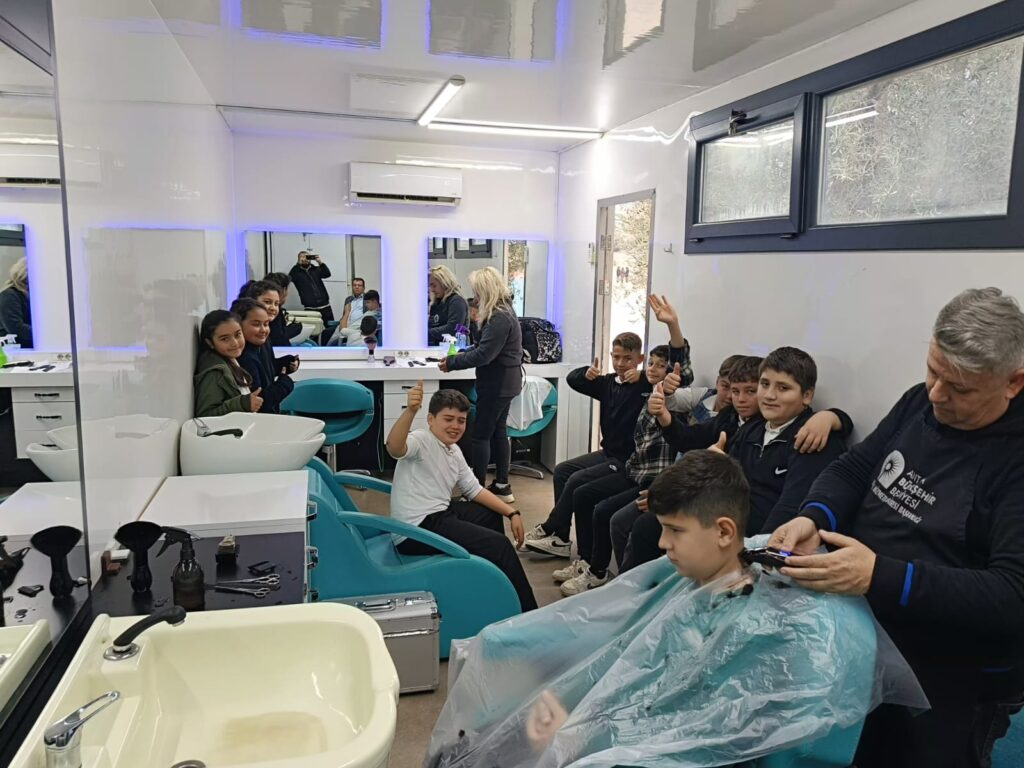 Mobil kuafor manavgat tasimali egitim 2 1 - Mega TV