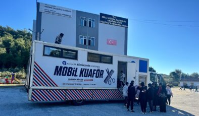 Mobil Kuaför Tırı Öğrencilerin Hizmetinde