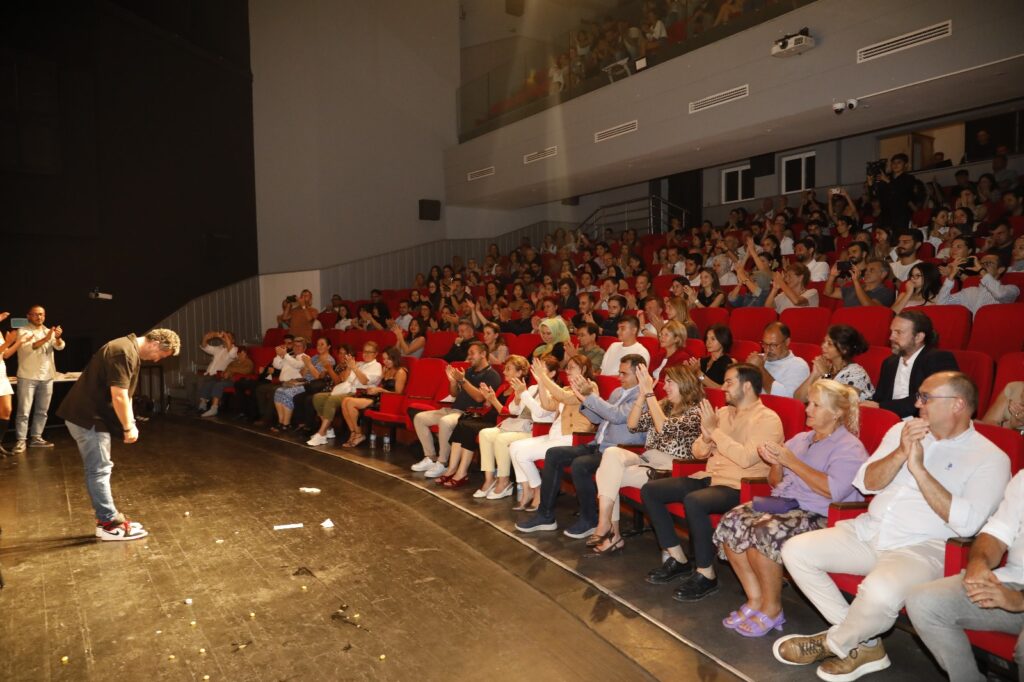 Alanya Belediye Tiyatrosu 2024'te 10 Bin Sanatseveri Buluşturdu - Mega TV WhatsApp Image 2025 01 06 at 10.22.16 2 - Mega TV