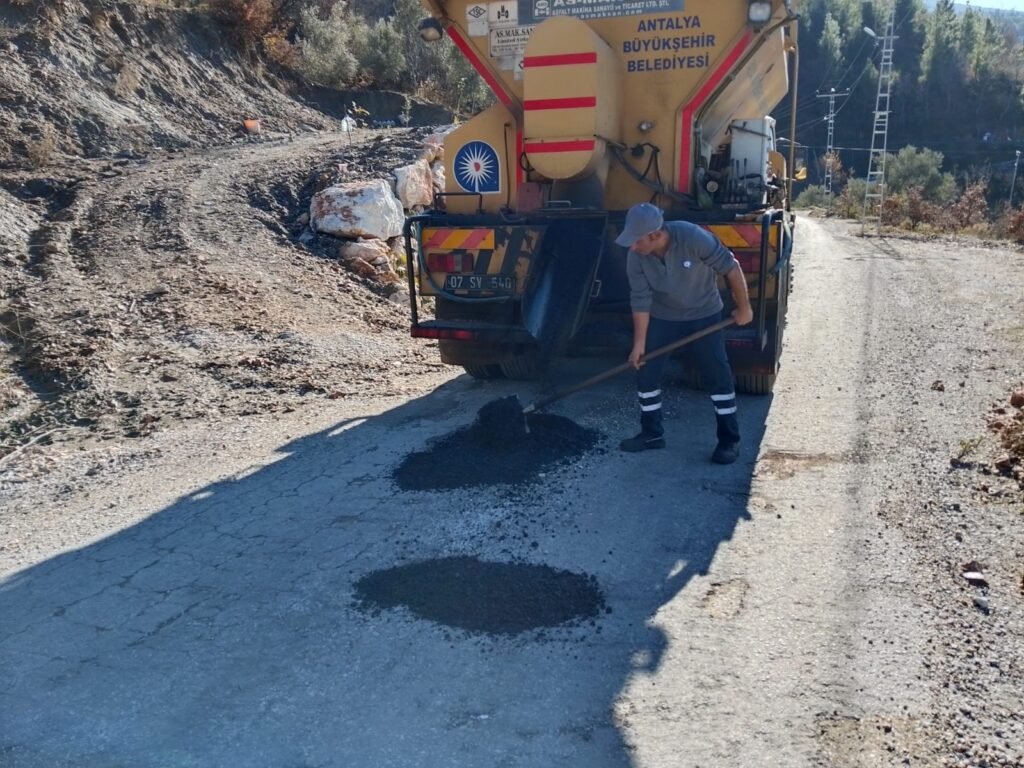 Büyükşehir’den Kırsal Yollara Kış Bakımı - Mega TV WhatsApp Image 2025 01 08 at 09.42.58 - Mega TV