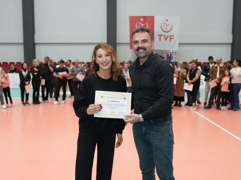 Zeybek Kursları Sertifika Töreni Yaptı - Mega TV WhatsApp Image 2025 01 08 at 10.12.41 1 - Mega TV