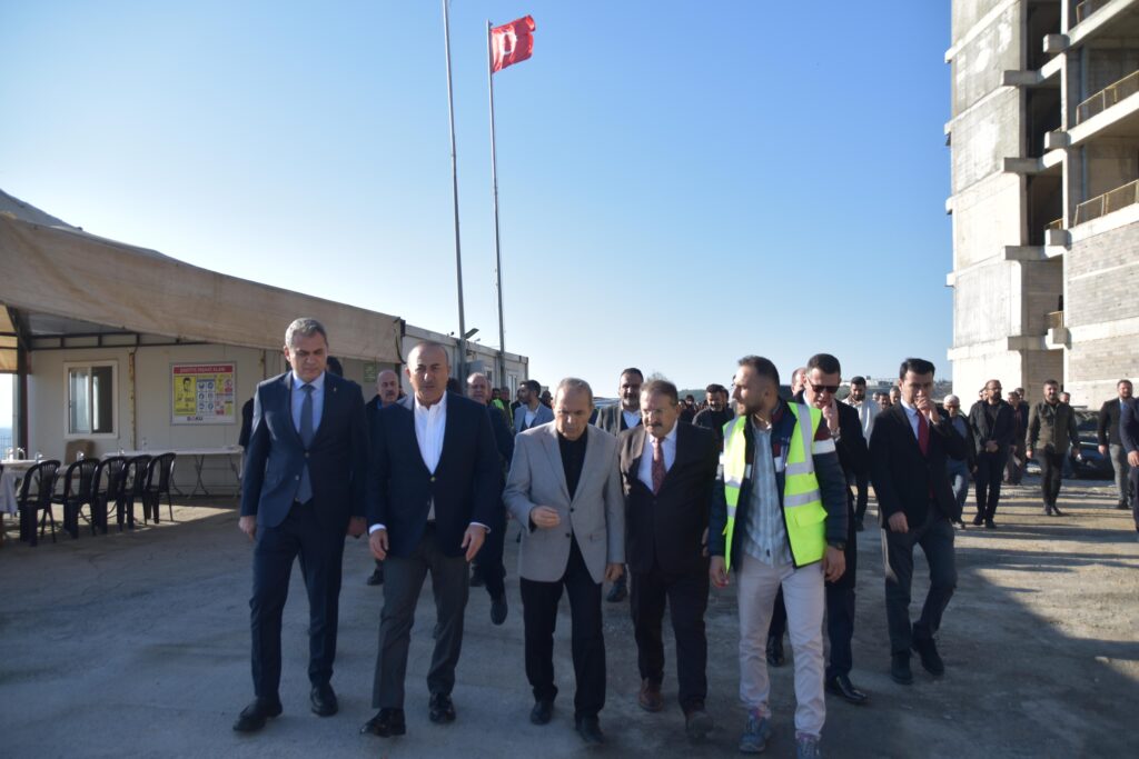 Mevlüt Çavuşoğlu Alanya’da Gençlere ve Yatırımlara Destek Verdi - Mega TV WhatsApp Image 2025 01 10 at 20.18.08 - Mega TV