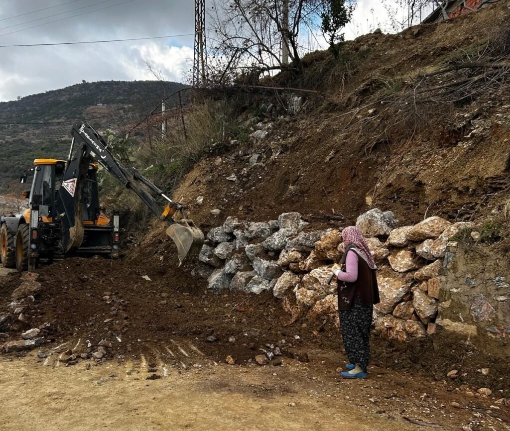 Antalya Büyükşehir'den Kırsal Yollarda Bakım Çalışmaları - Mega TV WhatsApp Image 2025 01 15 at 11.29.38 - Mega TV
