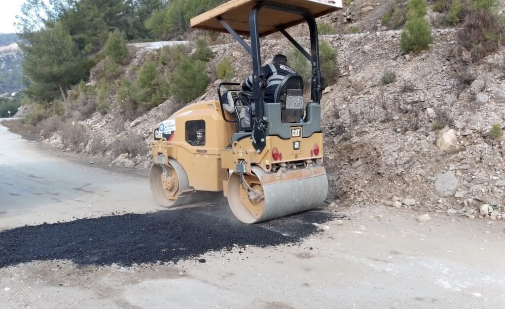 Antalya Büyükşehir'den Kırsal Yollarda Bakım Çalışmaları - Mega TV WhatsApp Image 2025 01 15 at 11.29.40 1 - Mega TV
