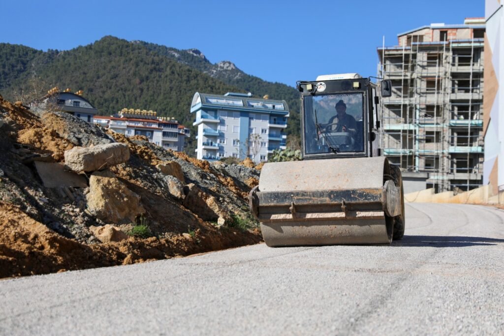 Alanya Belediyesi'nden Oba'da Yol Çalışması - Mega TV WhatsApp Image 2025 01 21 at 11.28.23 - Mega TV