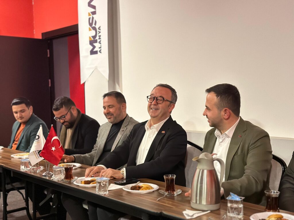 Kamburoğlu, Genç MÜSİAD’a Tecrübe Aktardı - Mega TV WhatsApp Image 2025 01 22 at 23.56.49 2 - Mega TV