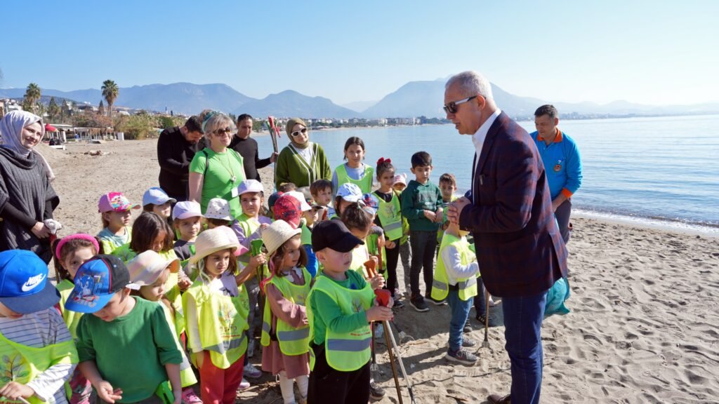 Çocuklar Başkan Özçelik'le Sahili Temizledi - Mega TV WhatsApp Image 2025 01 30 at 16.59.35 - Mega TV