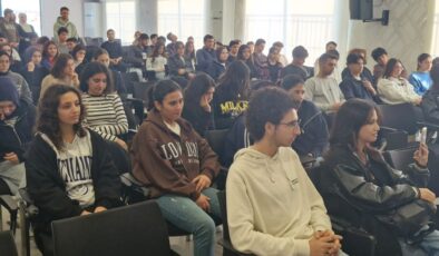 Kariyer Günleri’nde Gençlere Eczacılık Mesleği Anlatıldı