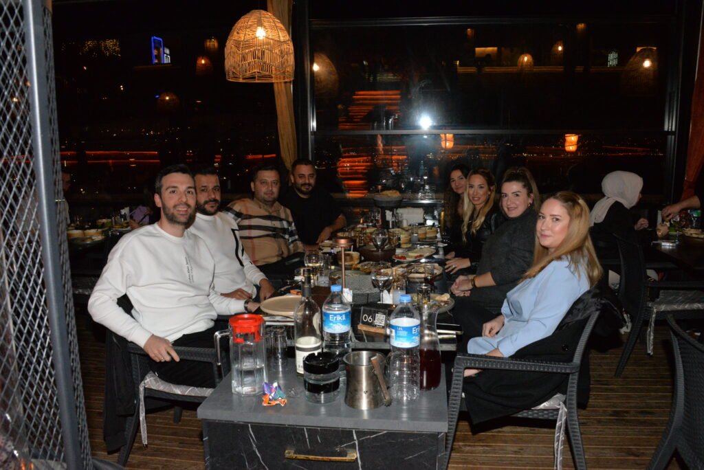 Arda Kaya Okan Celik Erhan Er ve Esleri - Mega TV