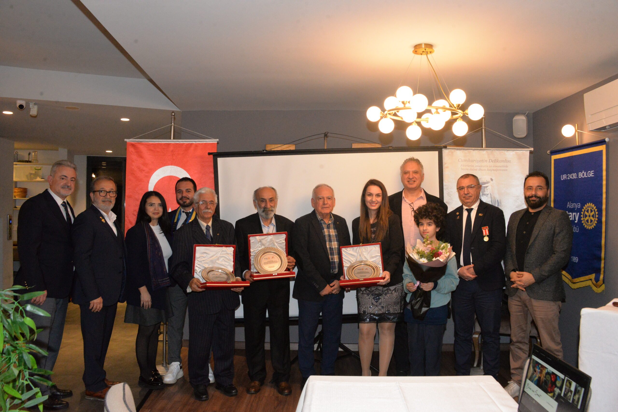 Alanya Rotary Kulübü Meslek Başarılarını Taçlandırdı