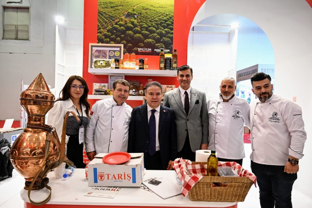 Baskan Bocek EMITT 2025te Antalyayi tanitiyor 4 - Mega TV