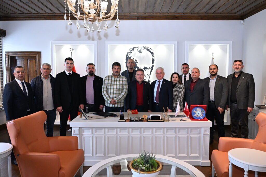 Baskan Bocek Finike ziyaret 1 - Mega TV