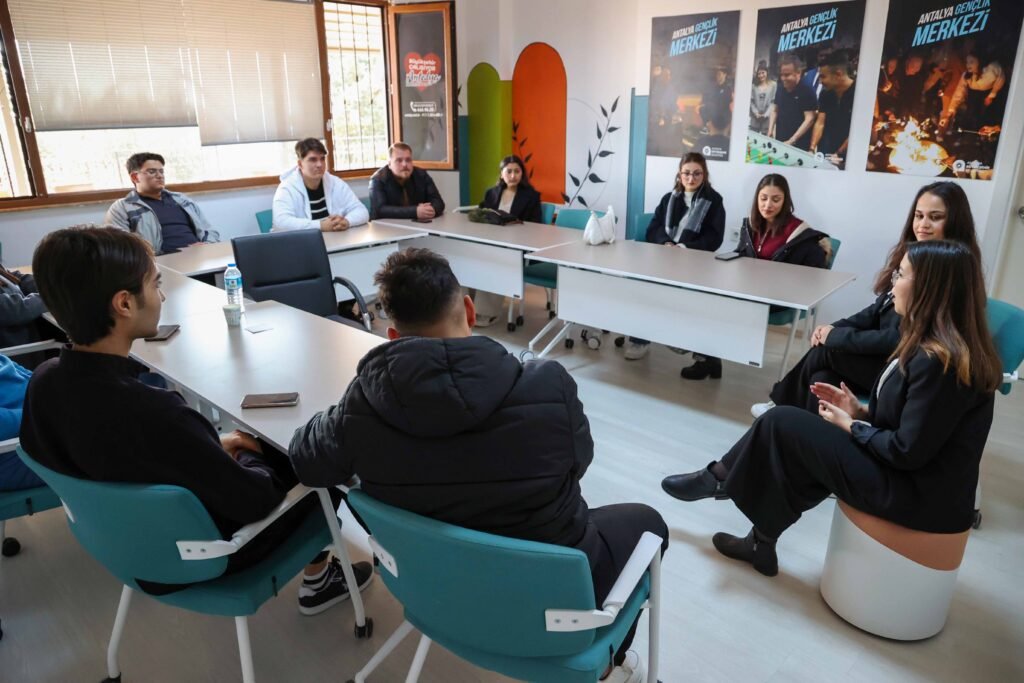 Büyükşehir Belediyesi Gençleri Eğitimle Güçlendiriyor - Mega TV Buyuksehir gencleri egitimlerle guclendiriyor 2 1 - Mega TV
