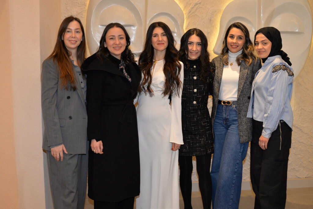Cemile Karabay ve MOMS ekibi - Mega TV