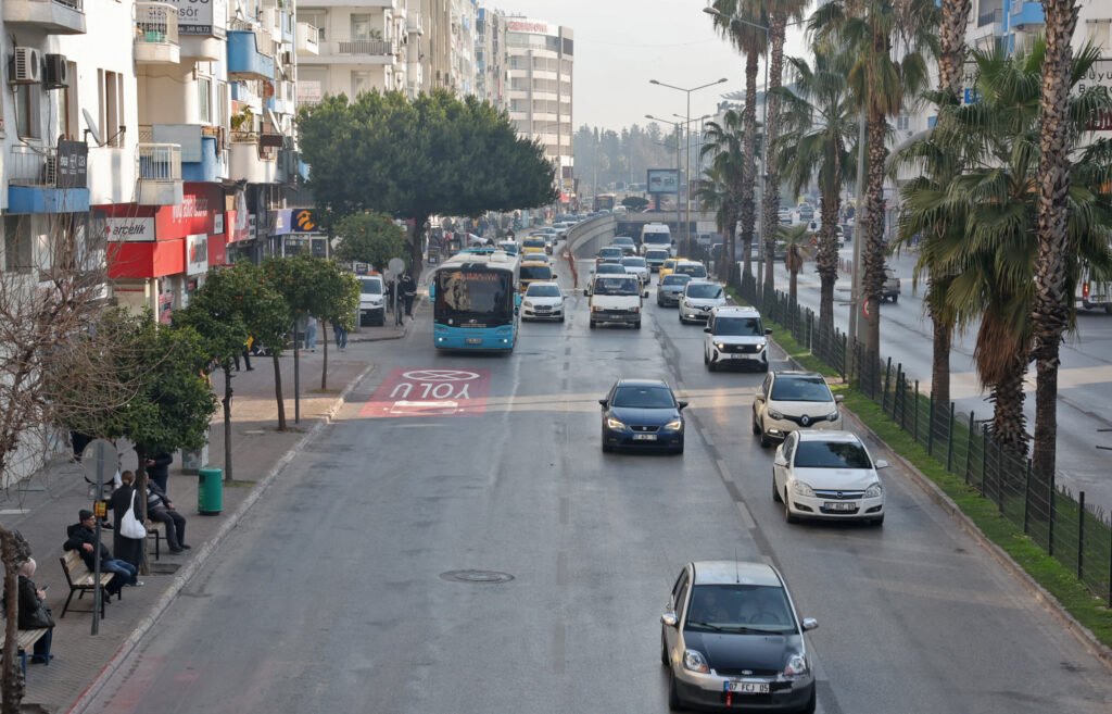 Trafikte otobuslere ozel serit uygulamasi basladi 4 - Mega TV