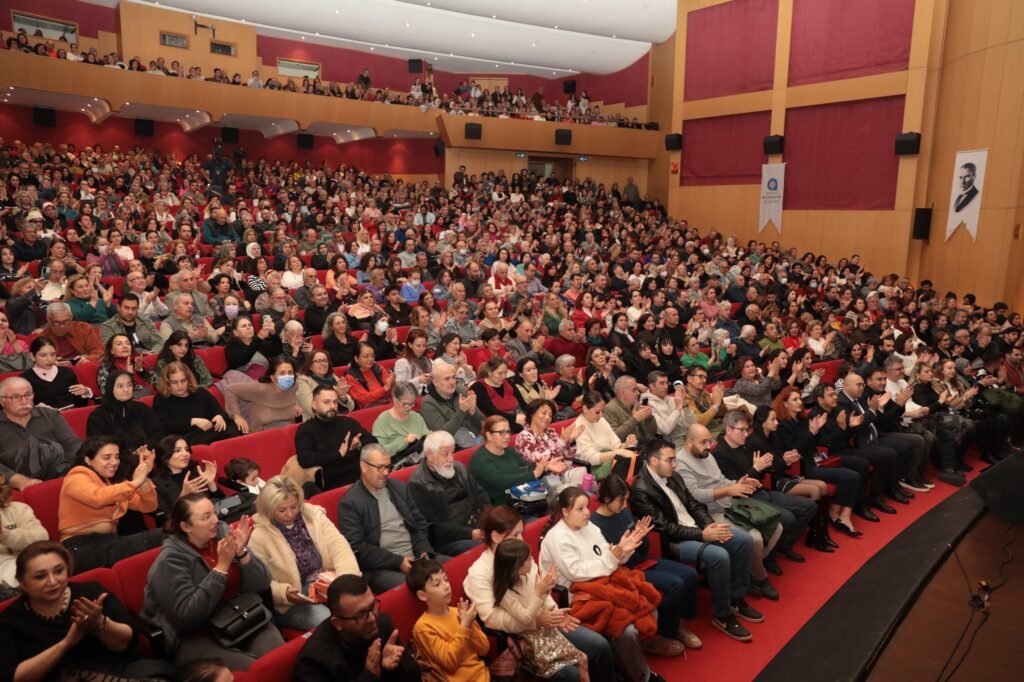 Ustalara Saygi Konserine buyuk ilgi 13 - Mega TV