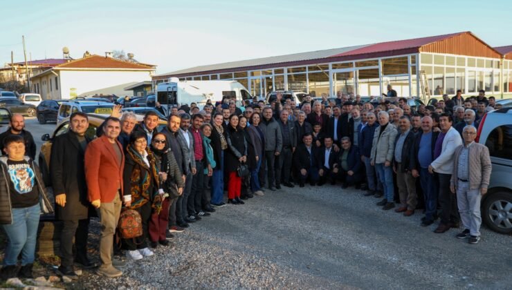 Başkan Özçelik Karamanlar Mahallesi’nde Vatandaşlarla Buluştu