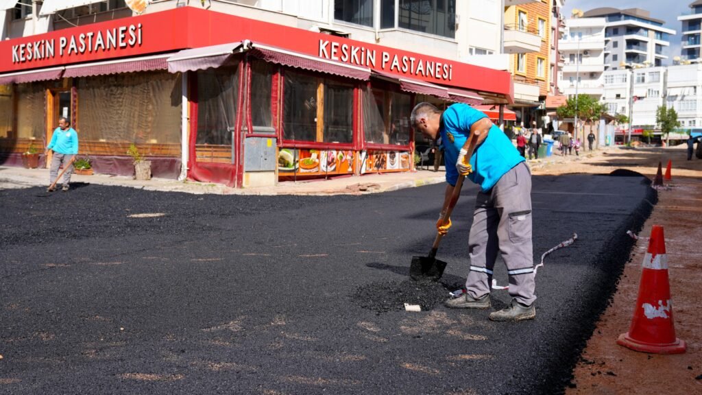 Alanya Belediyesi'nden Büyükhasbahçe Caddesinde Asfalt Seferberliği - Mega TV WhatsApp Image 2025 02 21 at 14.27.13 - Mega TV