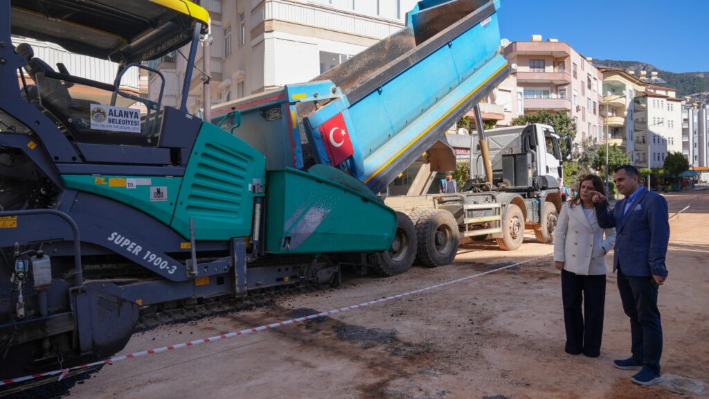 Alanya Belediyesi'nden Büyükhasbahçe Caddesinde Asfalt Seferberliği - Mega TV WhatsApp Image 2025 02 21 at 14.27.18 1 - Mega TV