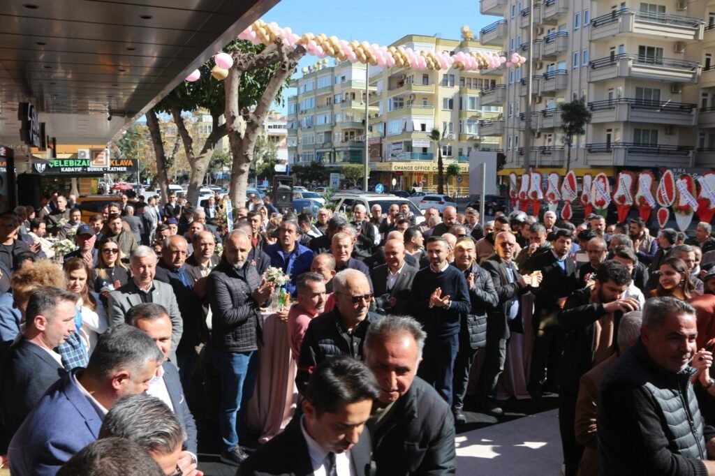 Alanya’da Kuyumculukta Yeni Bir Adres: Sina Pırlanta Kapılarını Açtı - Mega TV WhatsApp Image 2025 02 22 at 09.58.19 - Mega TV