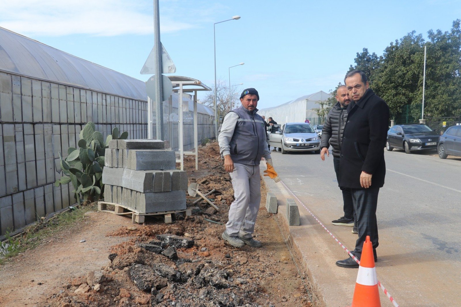 Gazipaşa Belediyesi Havalimanı Yolunda Kaldırım Çalışmasına Başladı