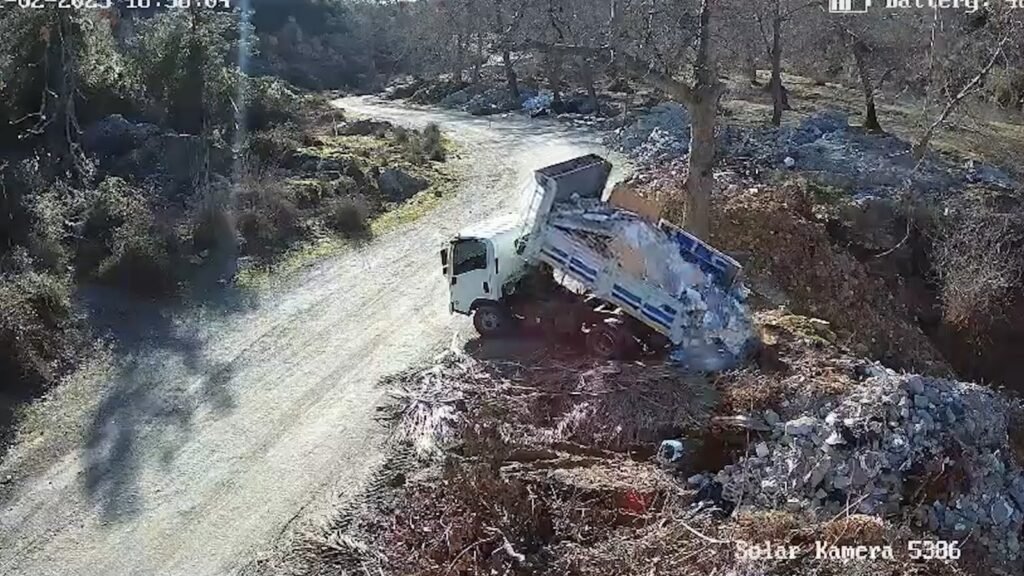 Alanya Belediyesi'nden Kaçak Moloz ve Hafriyat Dökümüne Fotokapanlı Takip - Mega TV WhatsApp Image 2025 02 27 at 15.37.38 - Mega TV