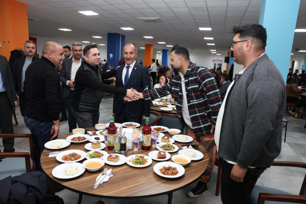 ALKU AILESI IFTARDA BULUSTU 3 - Mega TV