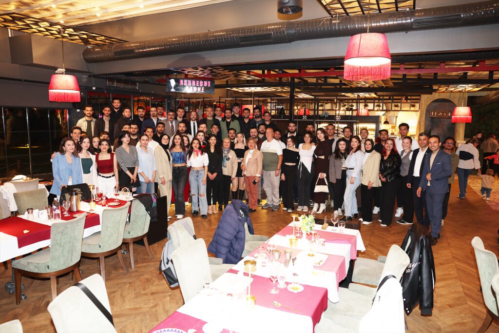 ALKÜ’lü Topluluk Başkanları, Rektör Türkdoğan ile İftarda Buluştu - Mega TV ALKULU TOPLULUK BASKANLARI REKTOR TURKDOGAN ILE IFTARDA BULUSTU 11 - Mega TV