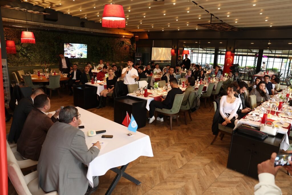 ALKULU TOPLULUK BASKANLARI REKTOR TURKDOGAN ILE IFTARDA BULUSTU 2 - Mega TV