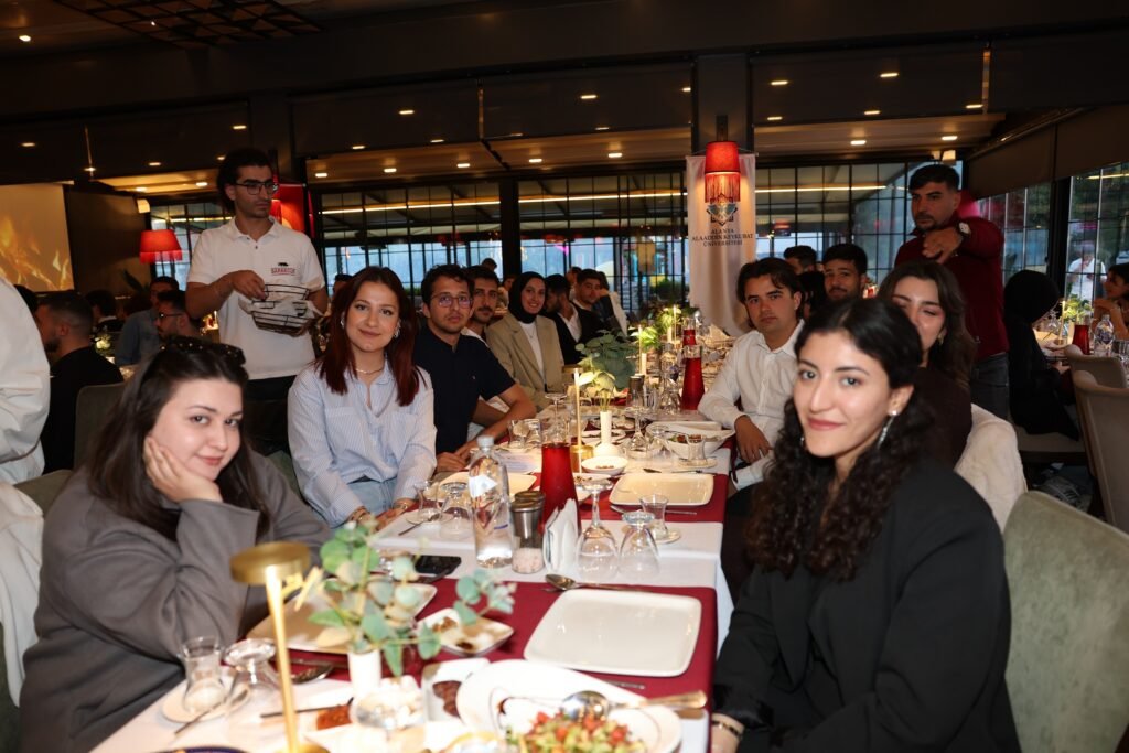 ALKULU TOPLULUK BASKANLARI REKTOR TURKDOGAN ILE IFTARDA BULUSTU 4 - Mega TV