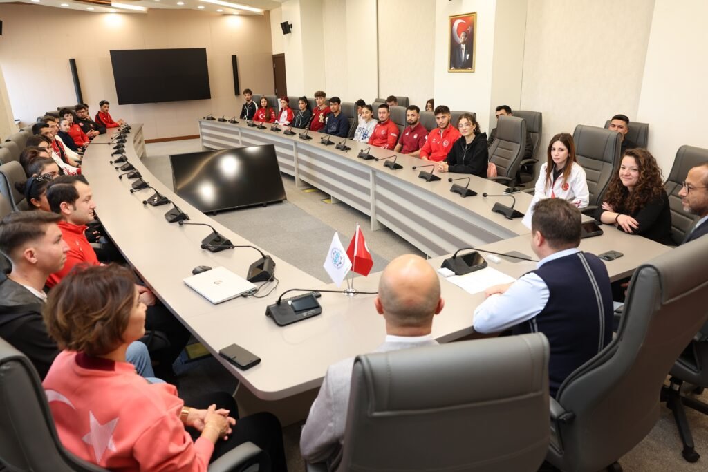 ALKUNUN GURURLARI REKTOR TURKDOGAN ILE BULUSTU 4 - Mega TV