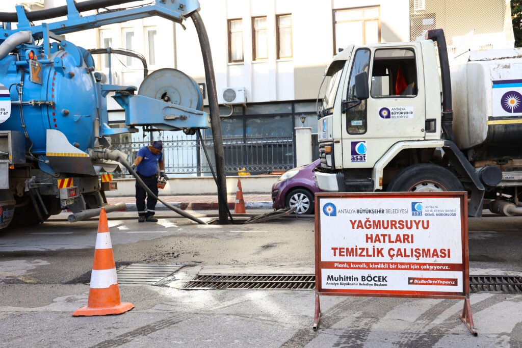 ASATtan 4 mahallede es zamanli yagmur suyu temizligi 2 - Mega TV